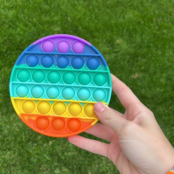 -Rainbow circle pop it -rainbow design cube -rainbow snapper - Picture 2 of 4